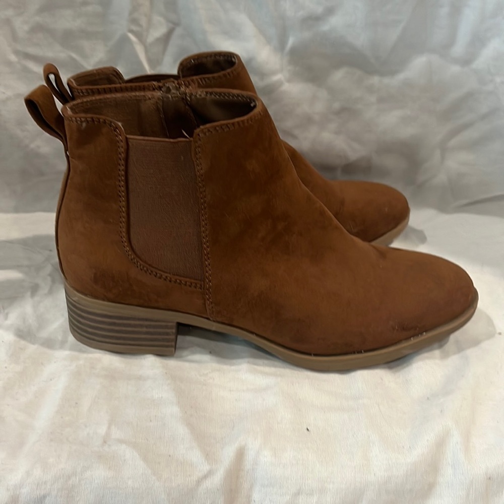 brand is S O. lightly used. brown. zippers work great